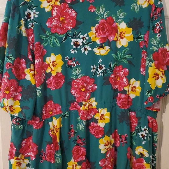 Torrid V-Neck Challis Mini Green Floral Patterned Dress 3X. - Picture 5 of 7